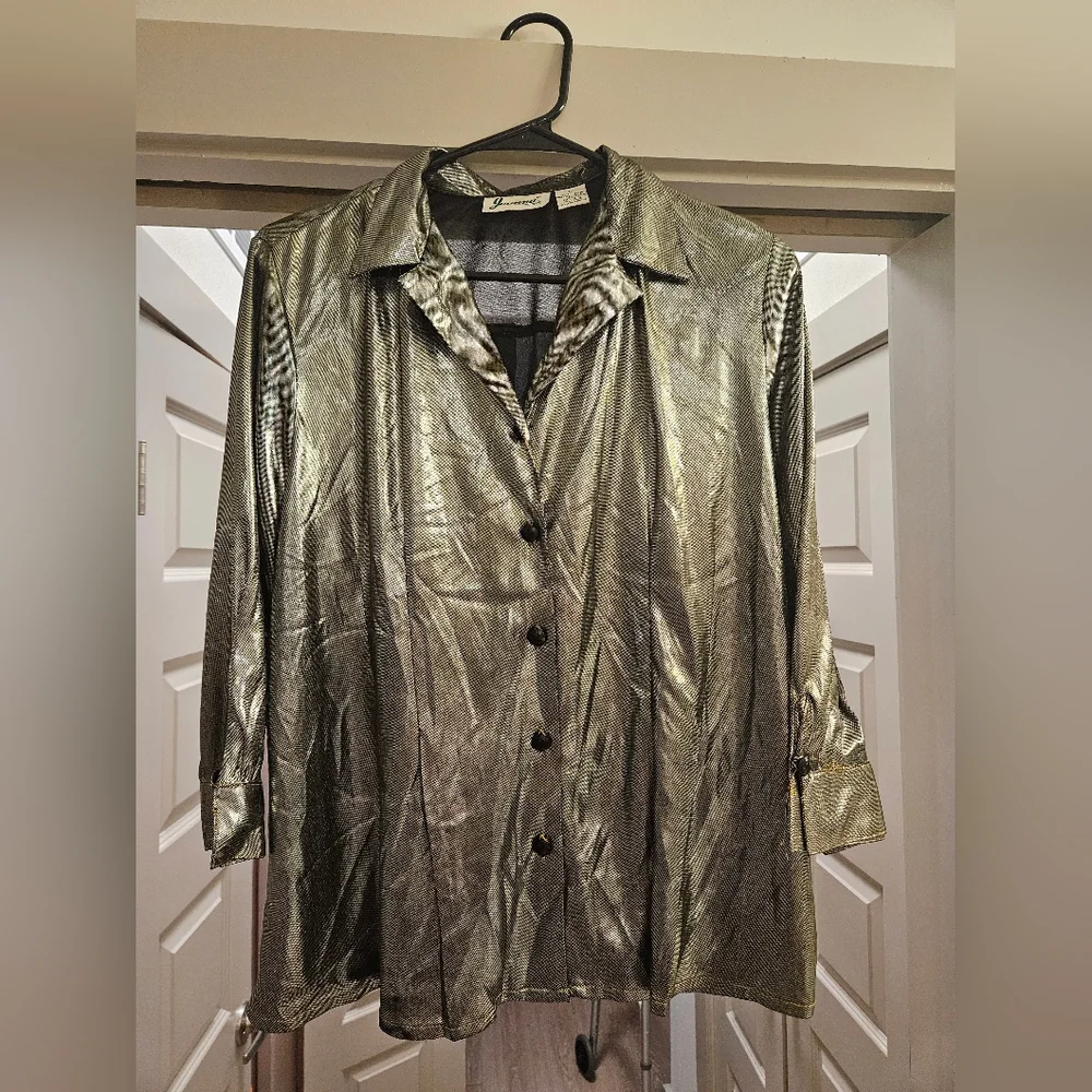Metallic Silver Button Up Top - Picture 3 of 3